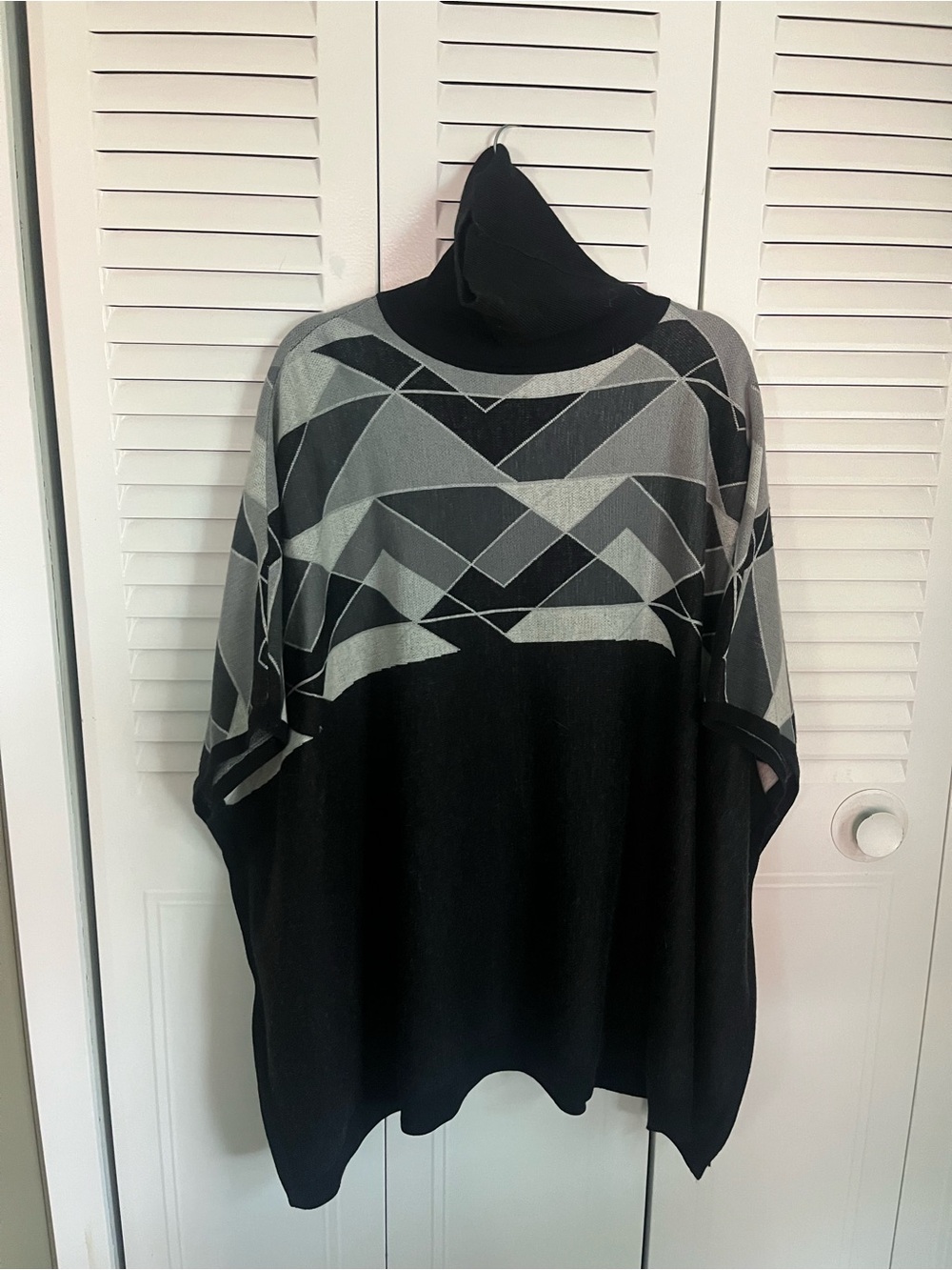 Sweaty Betty Black & Gray Geometric Turtleneck Poncho